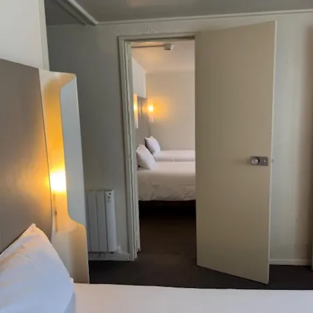 Campanile Amiens - Hotel