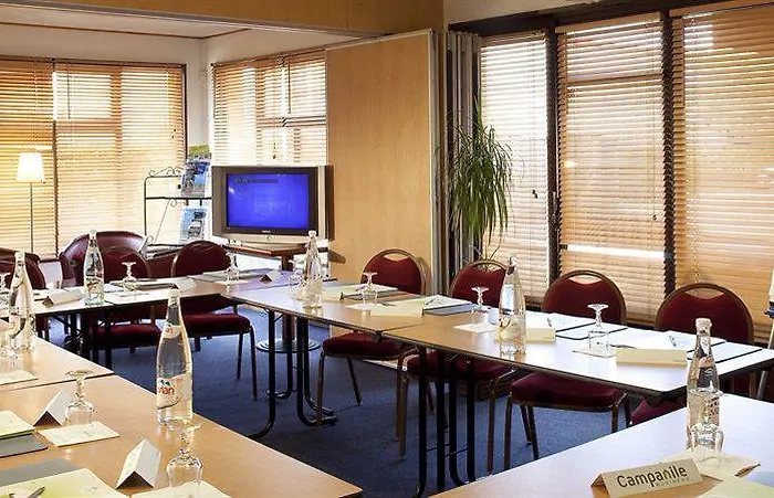 Campanile Amiens - מלון