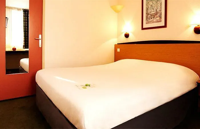 Campanile Amiens - מלון 3*