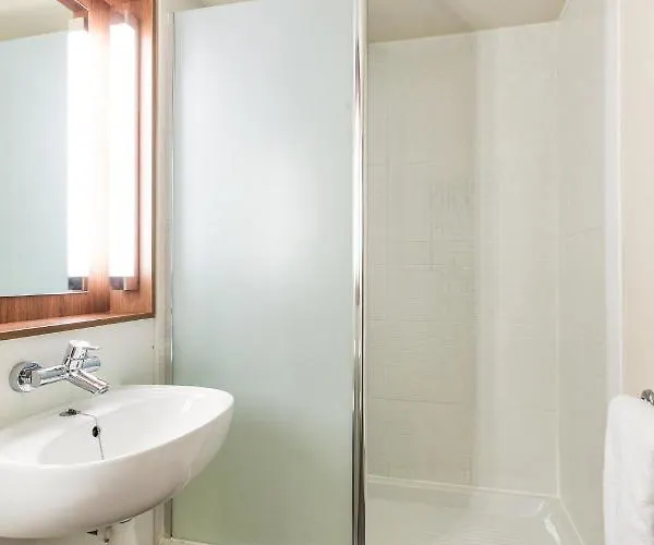 Campanile Amiens - מלון Glisy