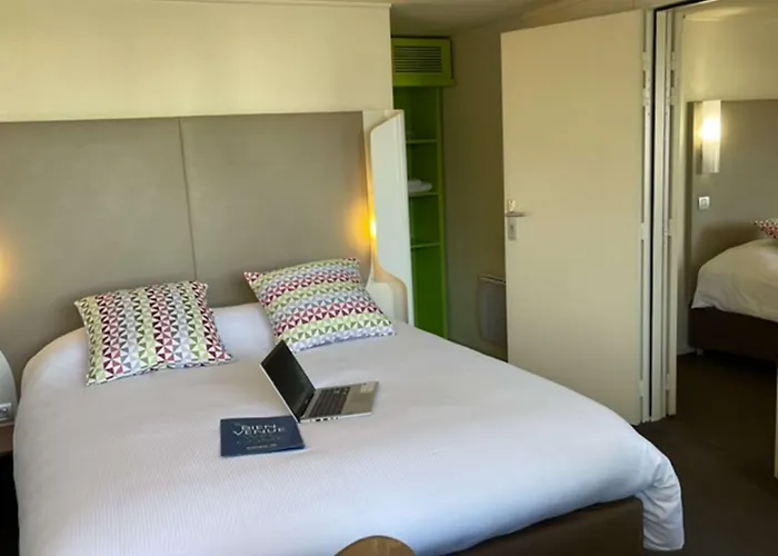 Campanile Amiens - מלון 3*