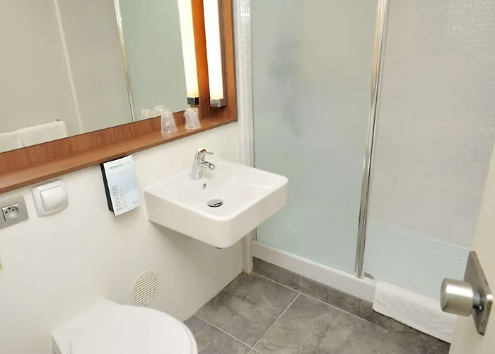 מלון Campanile Amiens - 3*