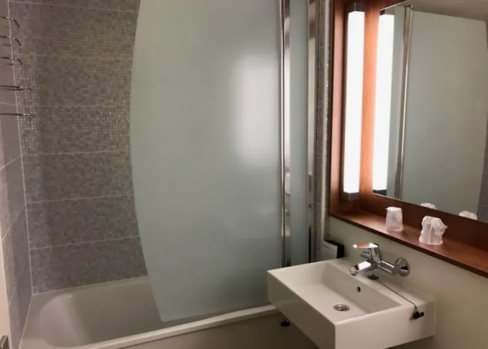 Campanile Amiens - 글리시