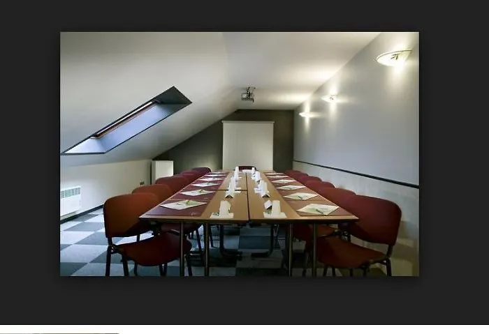 Campanile Amiens - מלון Glisy